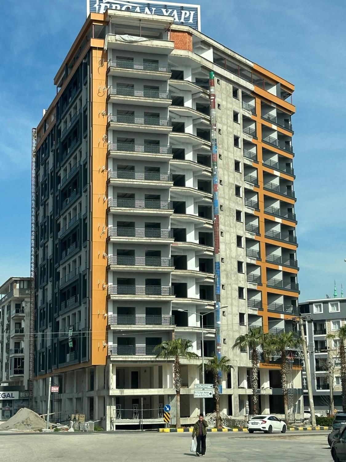 135 MENEMEN GİRİŞİNDE SATILIK SIFIR 3+1 DAİRE