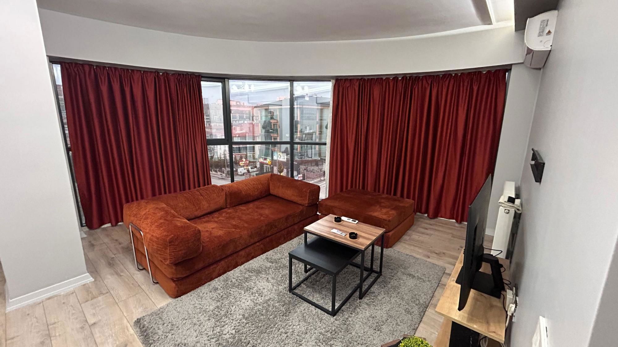 GÖLBAŞI MERKEZ, PANORAMİK CAMLI 1+1 FULL EŞYALI KİRALIK DAİRE