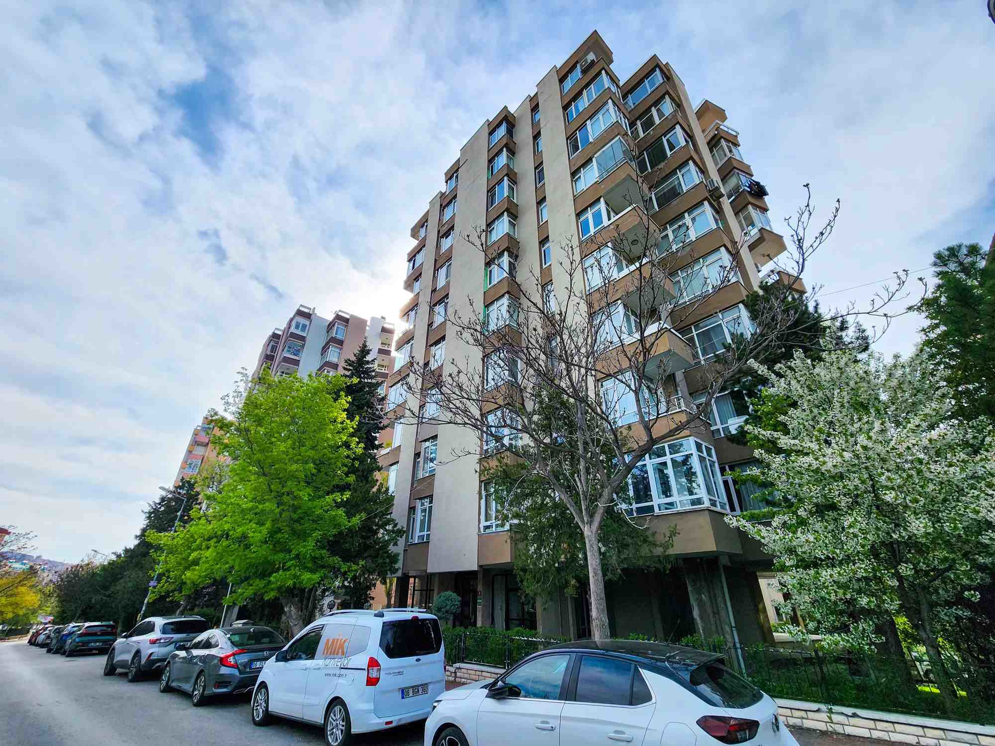 ANKARA ÇANKAYA MAHALLESİ DÜNYA SİTESİNDE SATILIK 2+1 DAİRE