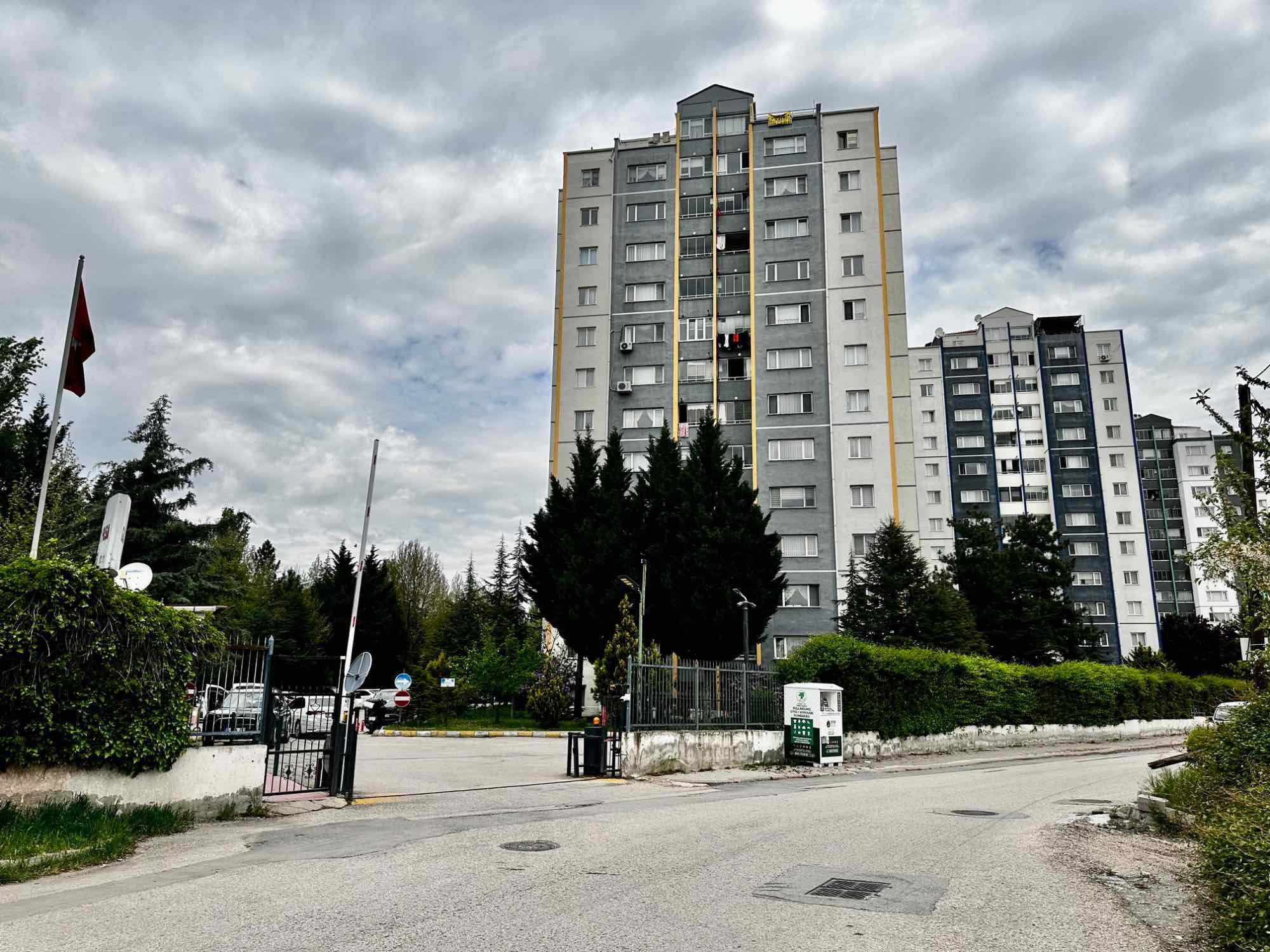 MAMAK ALTINEVLER GOP SITESI GÜVENLIKLI SATILIK 3+1 DAIRE YAPILI
