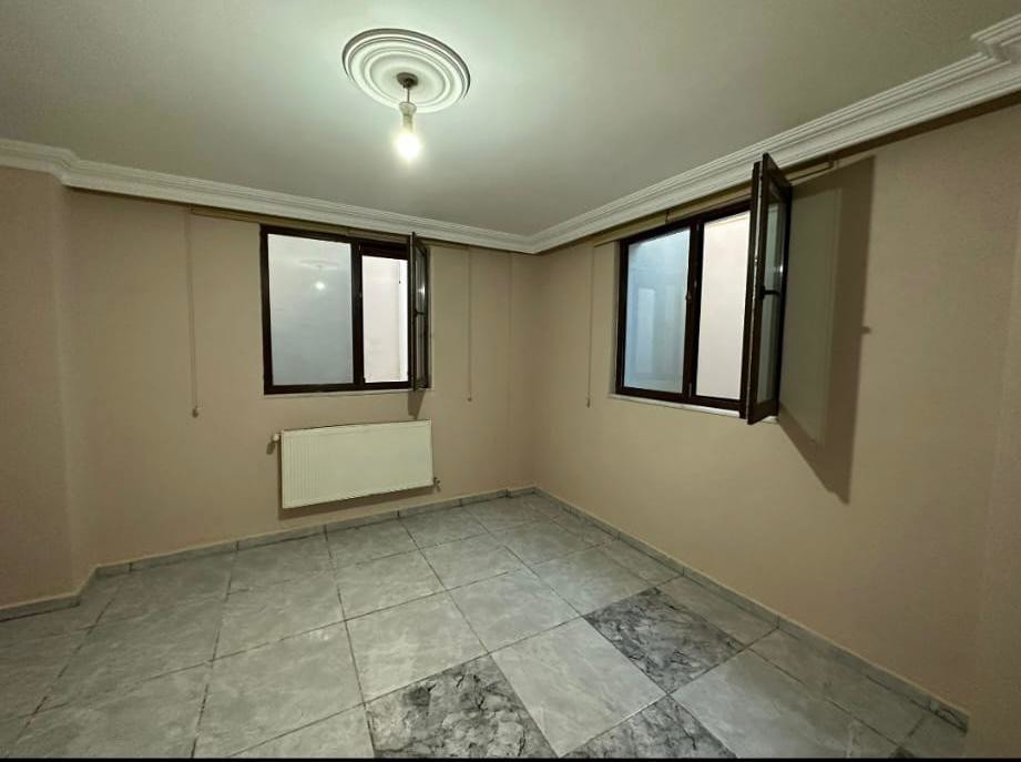 ATAŞEHİR’DE MERKEZİ KONUMDA 2+1 KİRALIK ZEMİN KAT