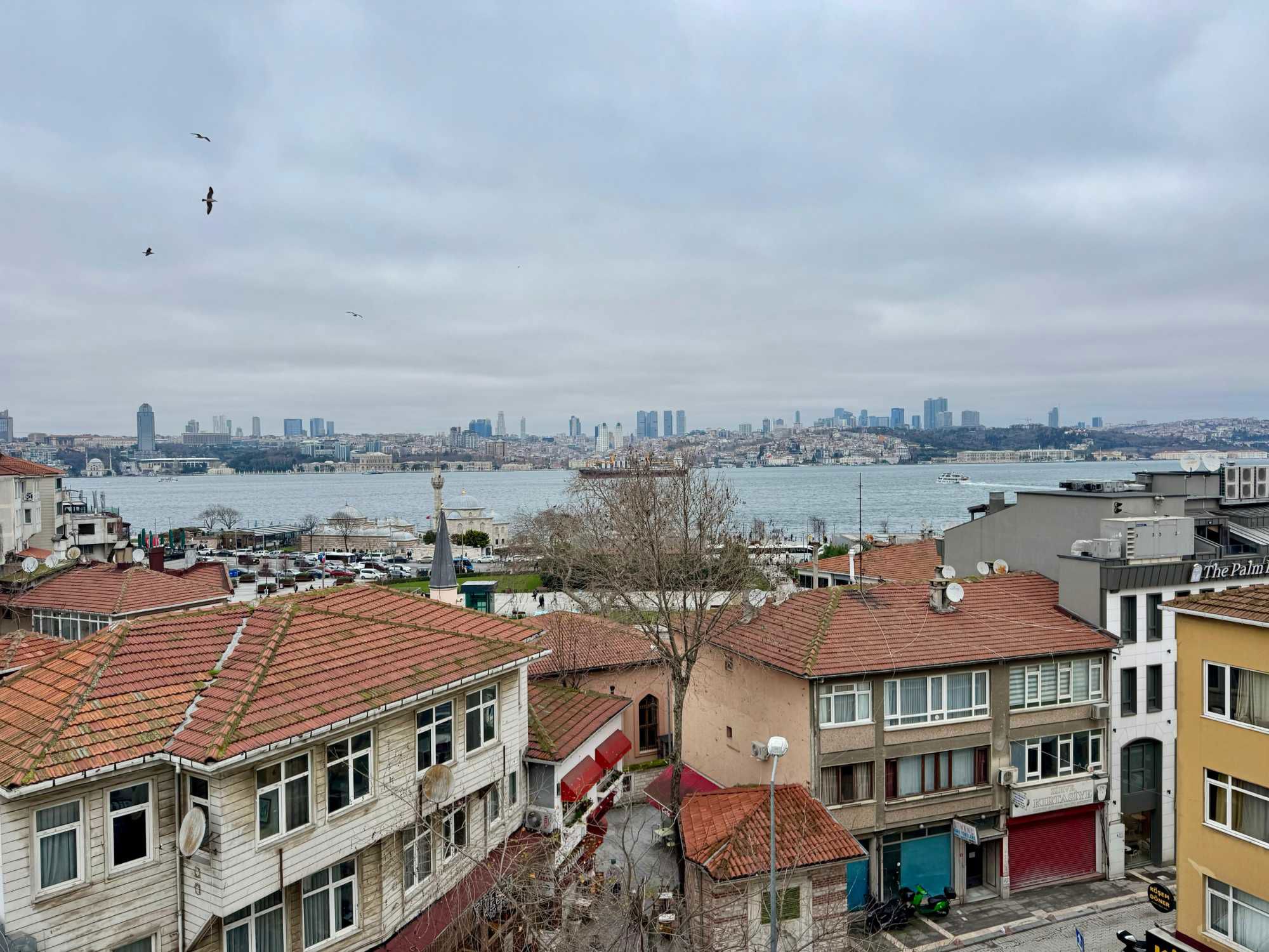 ÜSKÜDAR UNCULARDA DENIZ MANZARALI MERKEZI KONUMDA 2+1 KIRALIK