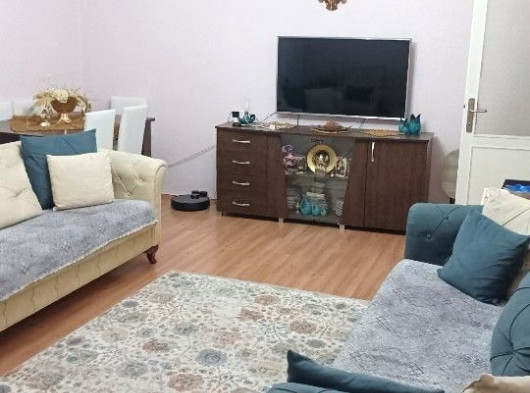 Erenler Dilmen Mahallesinde Üç Katlı Orta Kat Bakımlı 3+1 Daire(açıklamayı Okuyalım)