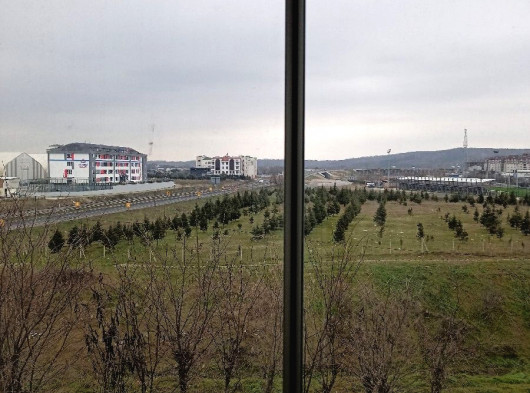 Site İçerisinde Geniş Manzaralı Ferah Daire.