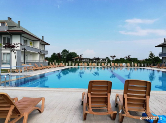 Karasu'da 1+1 Lüks Havuzlu Eşyalı Yazlık Kiralık Daire