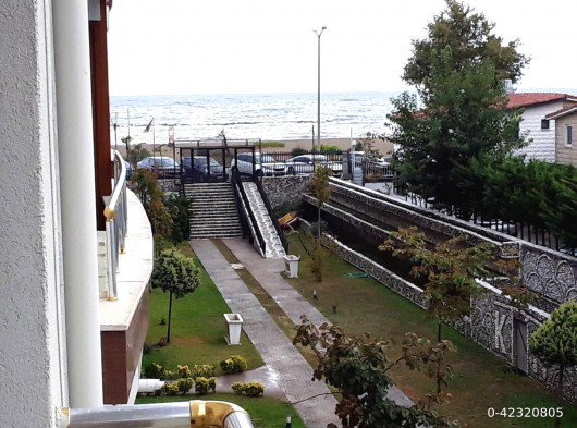 Çok Kısa Süreliğine Sahibinden Karasu'da Denize Sıfır, Havuzlu, Eşyalı, Geniş Ve Çok Bakımlı Ev