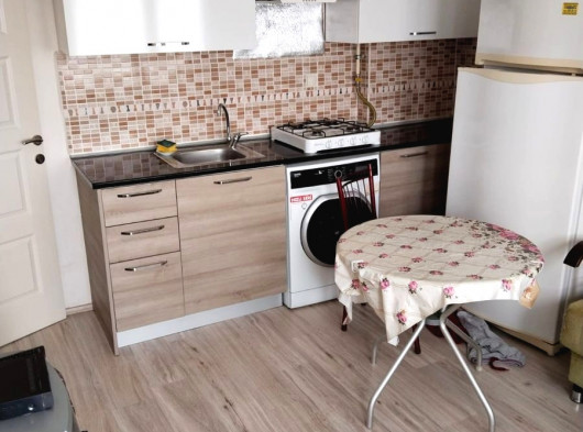 Sahibinden  İstasyon Cadde Üzeri Eşyalı Ön Cephe  1+1