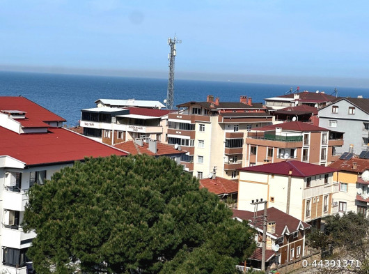Deniz Manzaralı Ara Kat Kombili Plaja Markete Yürüme Mesafesinde Sezonluk Yada Yıllık Kiralık Daire.