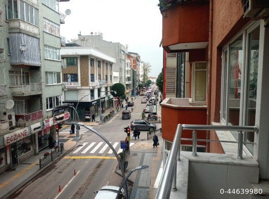 Sahibinden Cumhuriyet Cad. Denize Yakın İçi Yeni 3+1 Asansorlü
