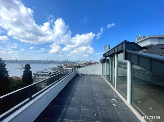 Üsküdar Salacak'ta Olağanüstü Teraslı, Panoramik Boğaz Manzaralı Daire