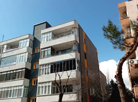 Mehmetçik Caddesinde Komple Yenilenmiş 4.Arakat Asansörlü Daire.