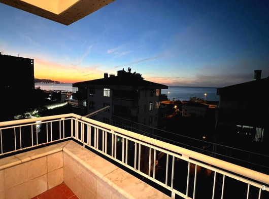 Sahibinden Deniz Manzaralı Hastane  Ve Adliye Yanı Kiralık 3+1daire