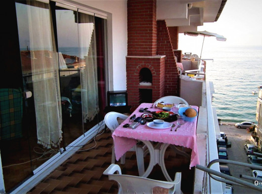 Yazlık Ve Kışlık,  2+1, Deniz Manzaralı Ferah Çift Balkonlu Oturumluk Ve Yatırımlık Daire