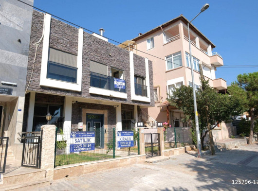 İzmir Çiğli Küçük Çiğli Mah. 2 + 2 Satılık Daire