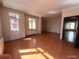 Ümraniye Çarşıda Merkezi Konumda Metroya Yakın Geniş 3+1 Kiralık Daire