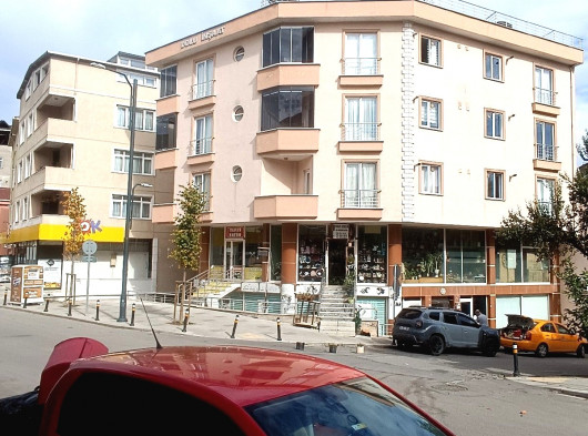 Cadde üzerinde geniş arakat