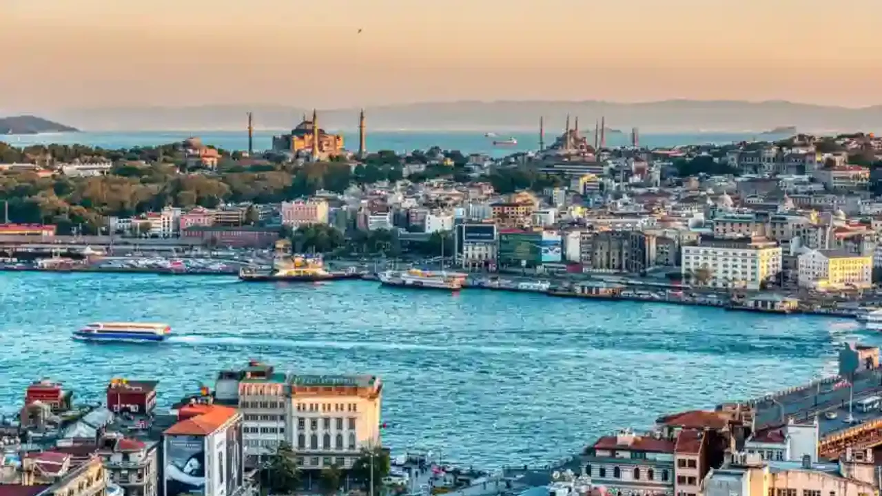 Türkiye'de 2025'te 2 Milyon 475 Bin Kişi Yer Değiştirdi: İstanbul Net Göçte Eksi 41 Bin